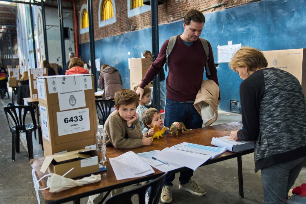 Argentina 2025: Cierran los colegios y arranca el conteo de votos