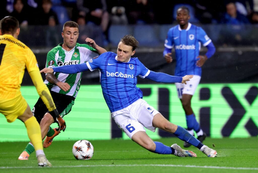 Betis cae ante un Genk superior en un partido sin brillo