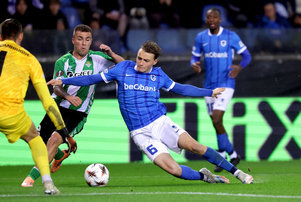 Betis cae ante un Genk superior en un partido sin brillo