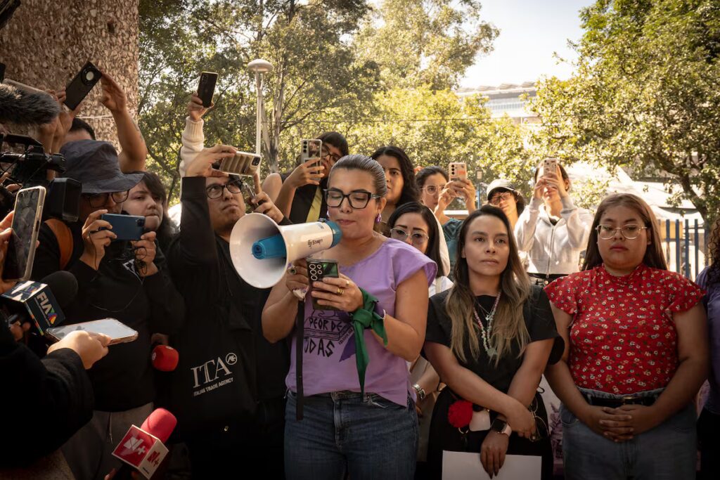 Crecen las críticas a Paco Ignacio Taibo por sus polémicas declaraciones sobre escritoras