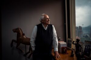 Ernesto Samper defiende a Petro contra acusaciones de narcotráfico en Colombia.