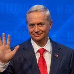 Kast propone que inmigrantes irregulares ayuden a financiar su regreso a casa