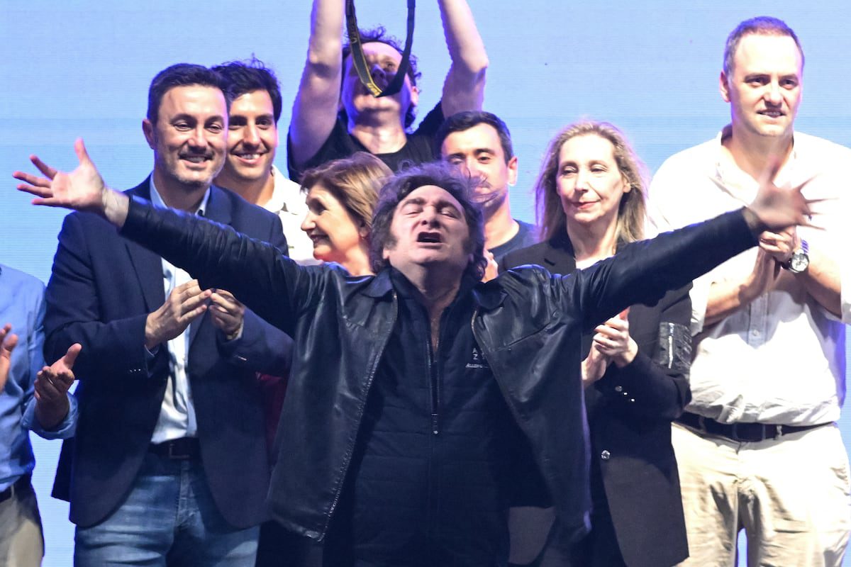 Milei llama “destituyente” al Congreso al cerrar campaña electoral en Argentina