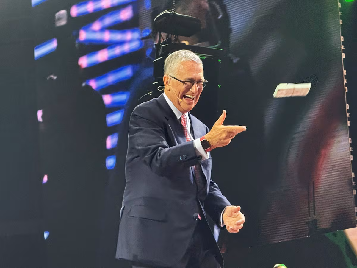 Salinas Pliego festeja su cumpleaños entre satira a Morena y plan para deuda del SAT