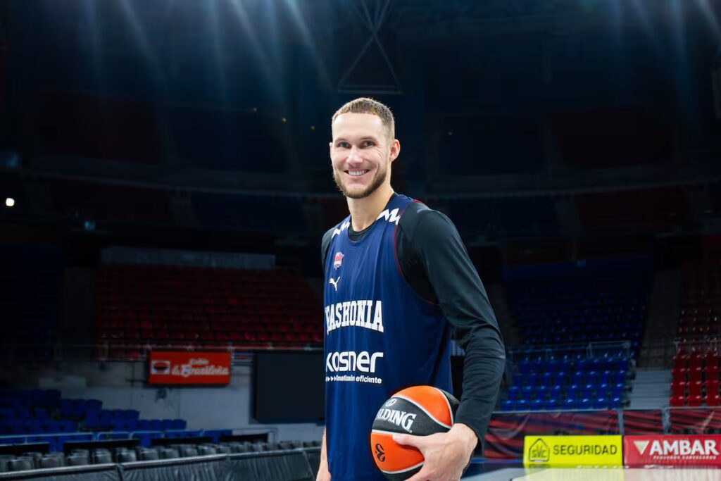 Tadas Sedekerskis, capitán del Baskonia: "La presión es mayor por mi amor al club"