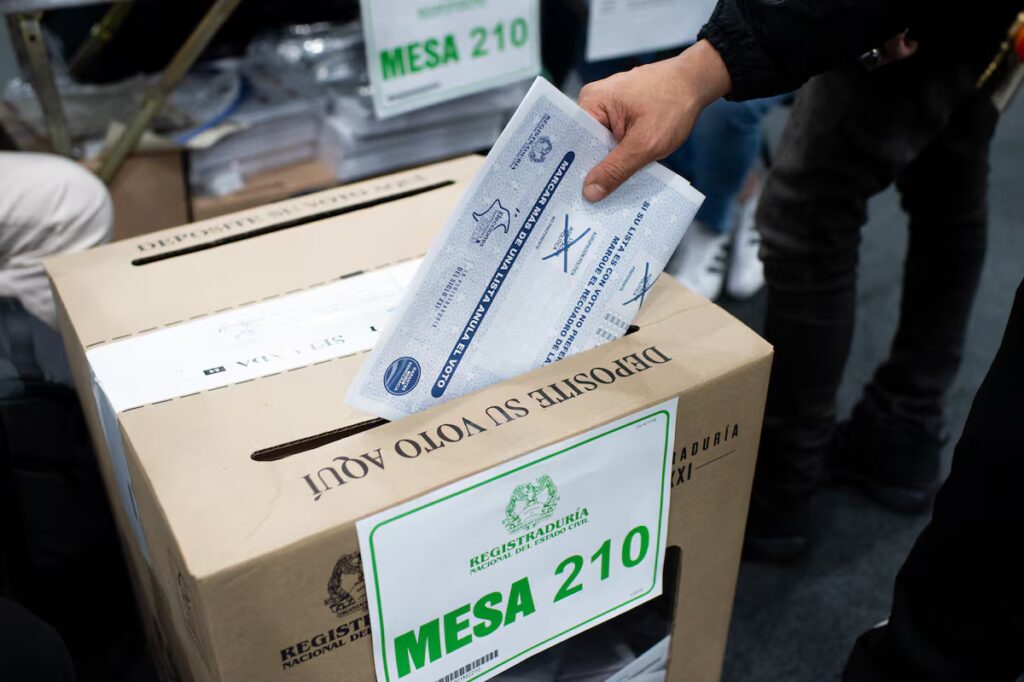 Aboga por la Moderación en la Política: Un Llamado Urgente