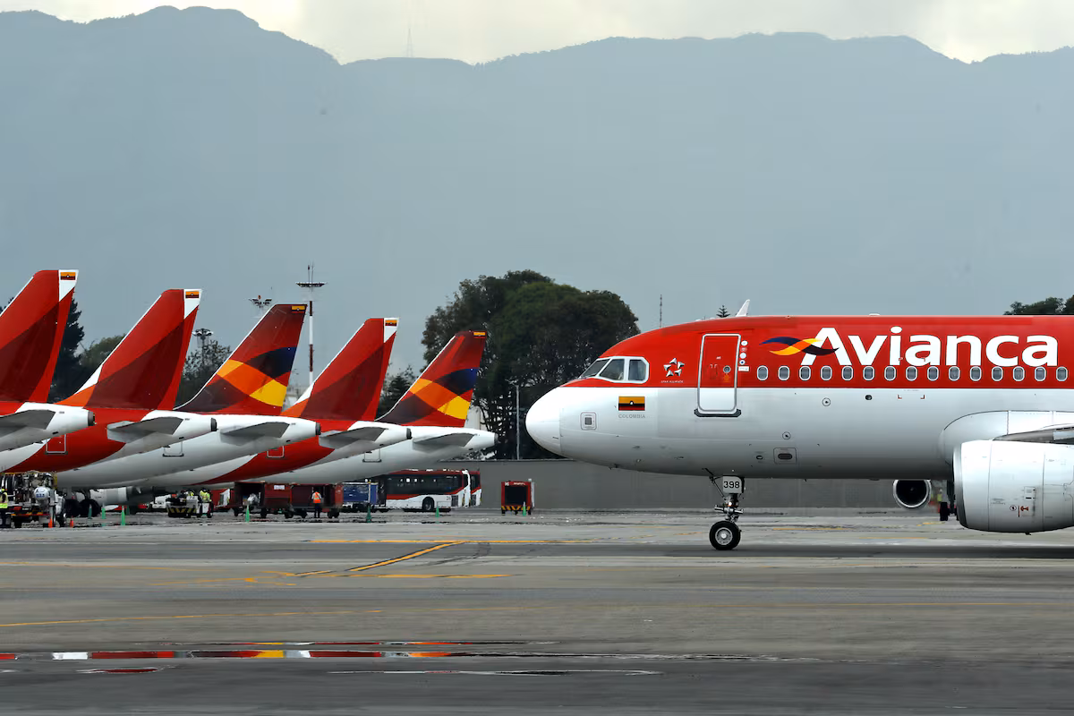 Aeronáutica Civil de Colombia ordena estacionar casi todos los aviones de pasajeros