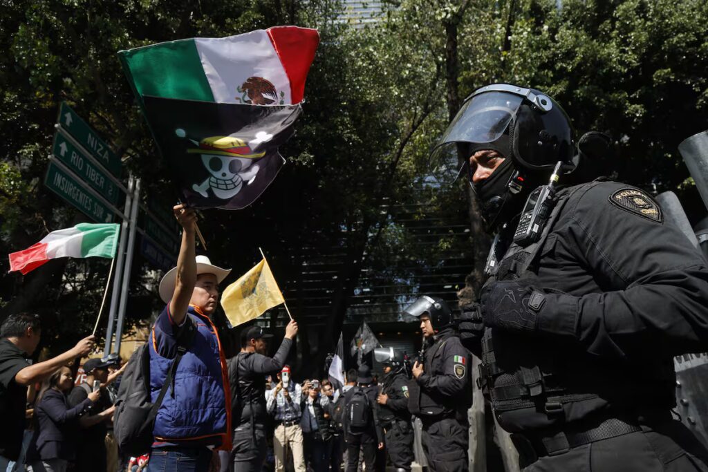 Baja afluencia y fuerte policía marcan fracaso de segunda marcha contra Sheinbaum