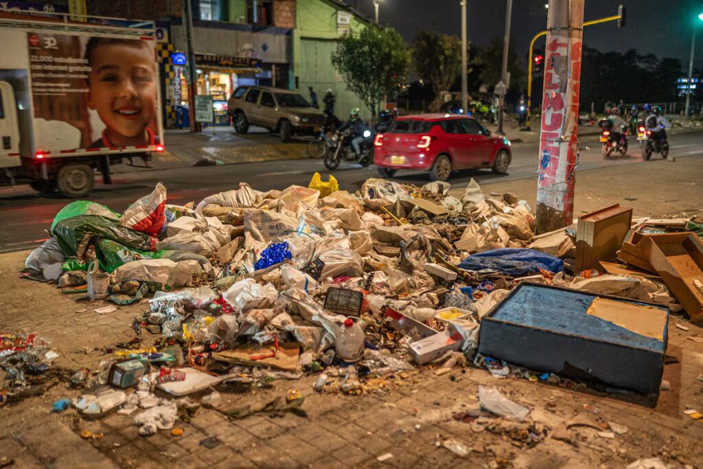 Bogotá enfrenta crisis por fallas en recolección de basuras