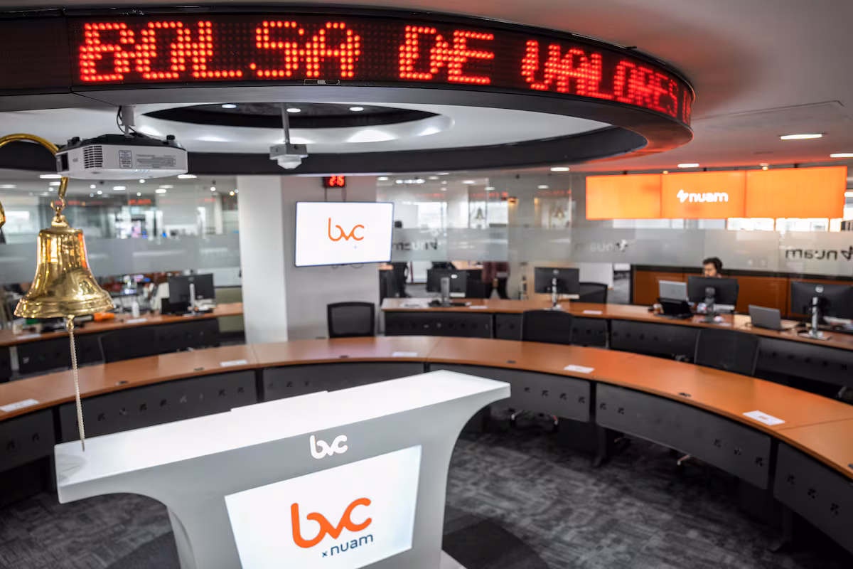 Bolsa colombiana alcanza récord histórico y lidera crecimiento en América Latina