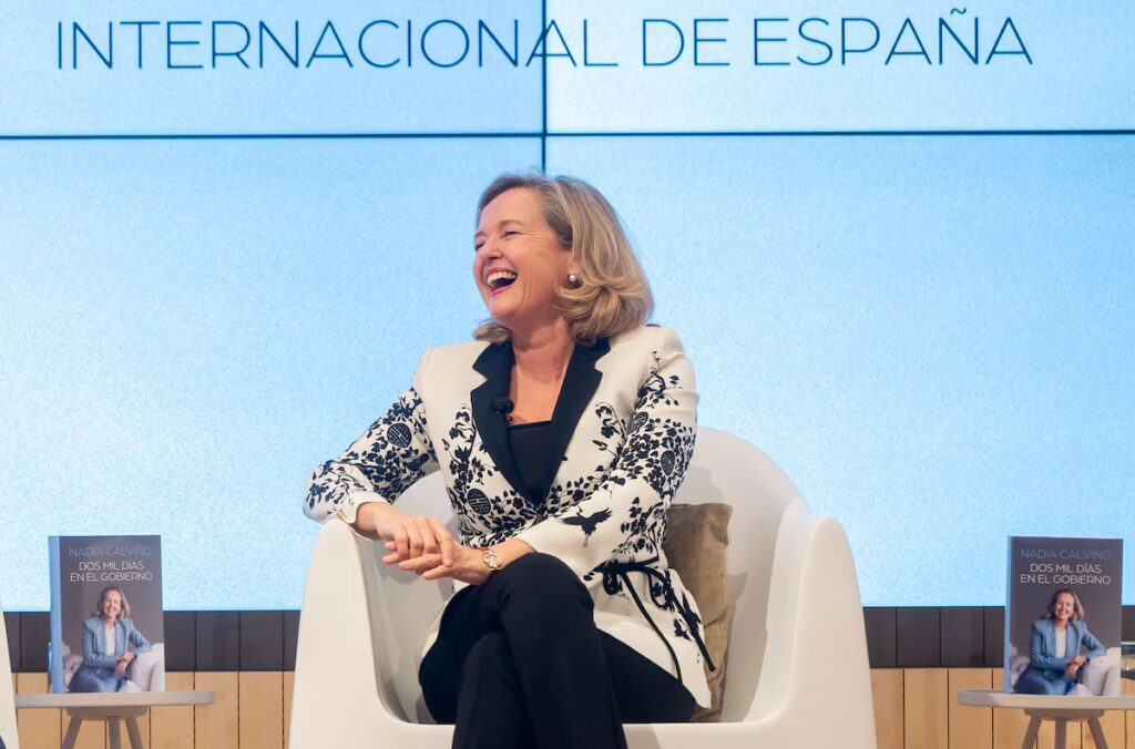 Calviño defiende la respuesta del Gobierno a la pandemia y minimiza tensiones con Podemos y Sumar