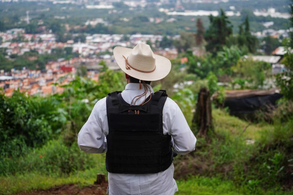 Carlos Manzo: Descubriendo un sombrero entre la paja