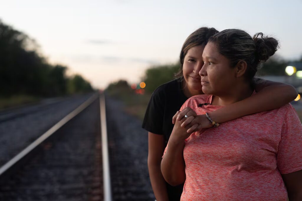 EE.UU. analiza el estatus de 200,000 refugiados aprobados por Biden