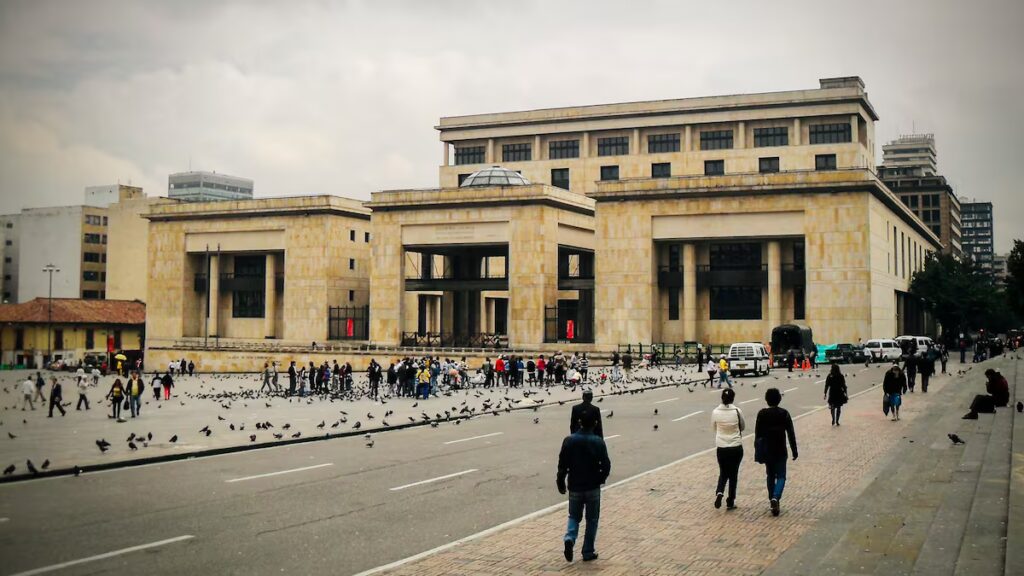 El Palacio de Justicia: Una trágica fachada en el corazón de la ciudad