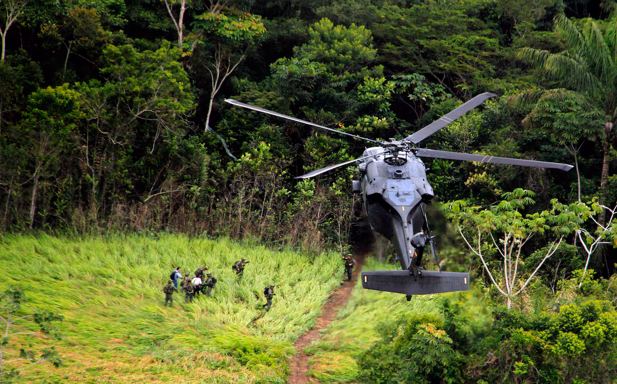 El comandante del Ejército justifica la muerte de menores en Guaviare como "objetivo militar lícito"