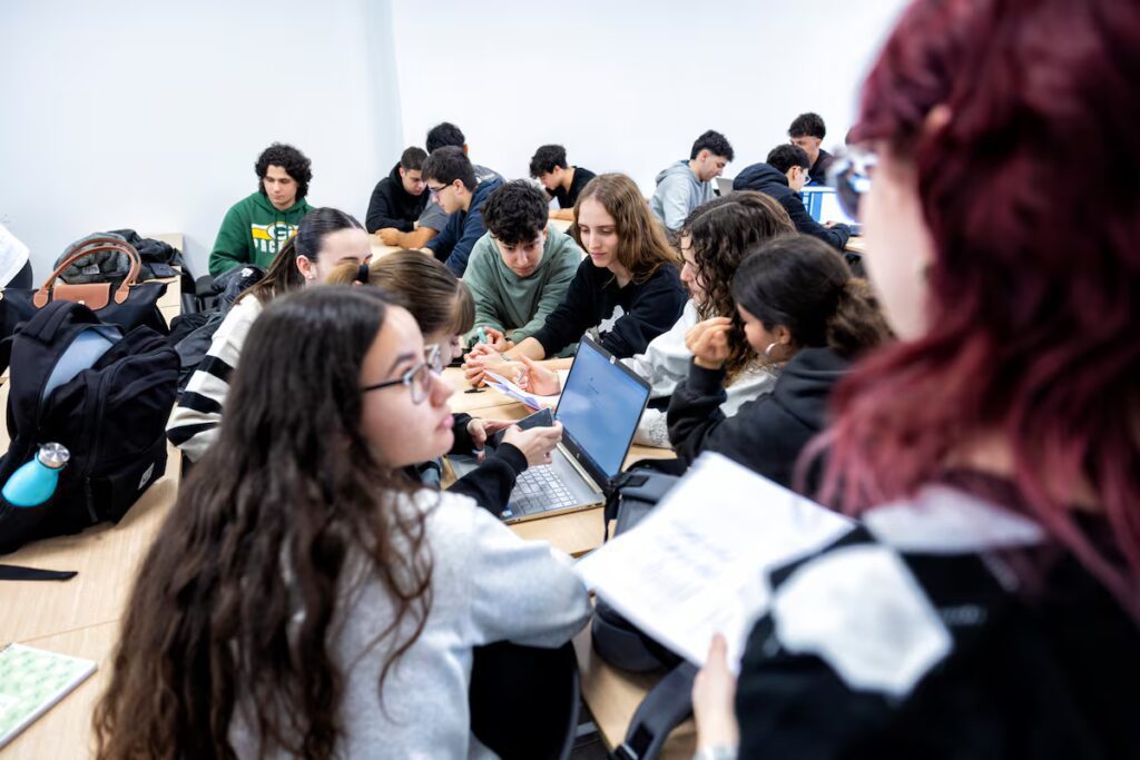 Estudiantes de la Universidad en Huelga por la Defensa del Planeta