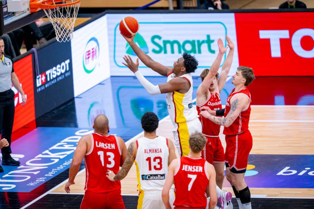 Great Osobor brilla en el debut de Chus Mateo con la nueva España