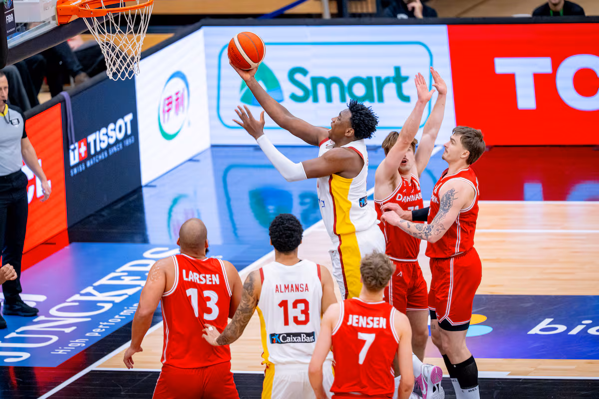 Great Osobor brilla en el debut de Chus Mateo con la nueva España