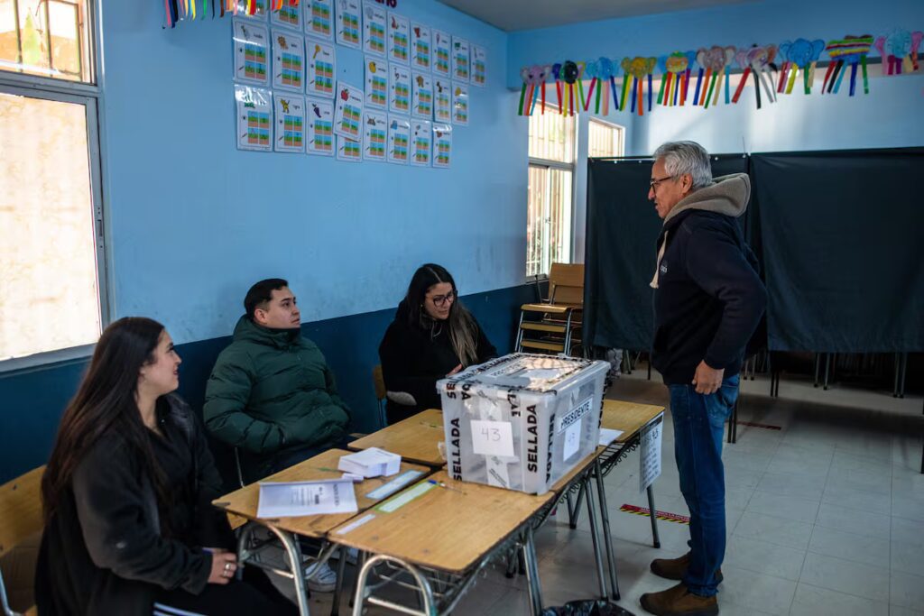 Guía para excusarte de ser vocal de mesa en las elecciones Chile 2025