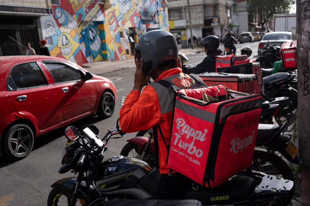 Inflación amenaza debate sobre aumento del salario mínimo en Colombia