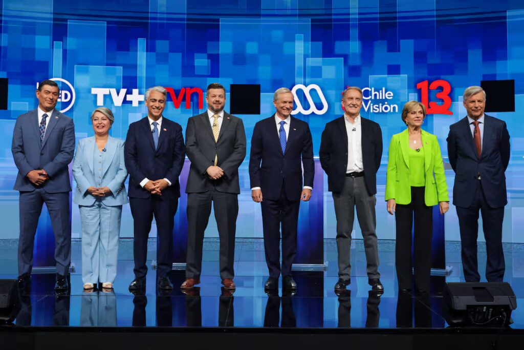 Intenso debate presidencial a seis días de las elecciones en [Ciudad/País]