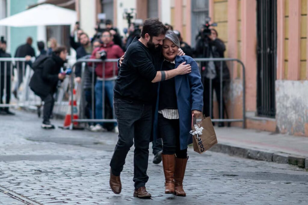 Jara busca que Boric no intervenga en la segunda vuelta electoral