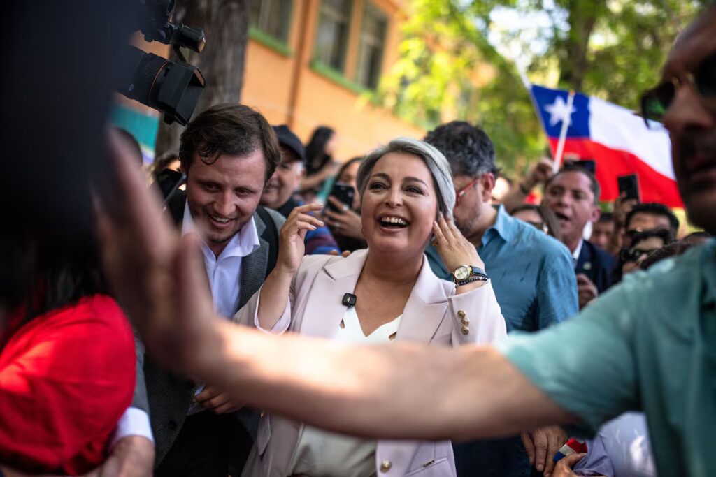 Jara se prepara para enfrentar a Kast en el primer debate de la segunda vuelta