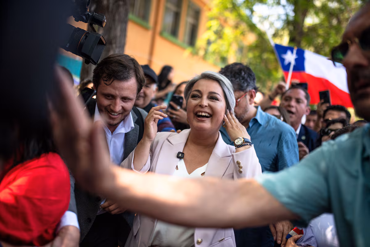 Jara se prepara para enfrentar a Kast en el primer debate de la segunda vuelta