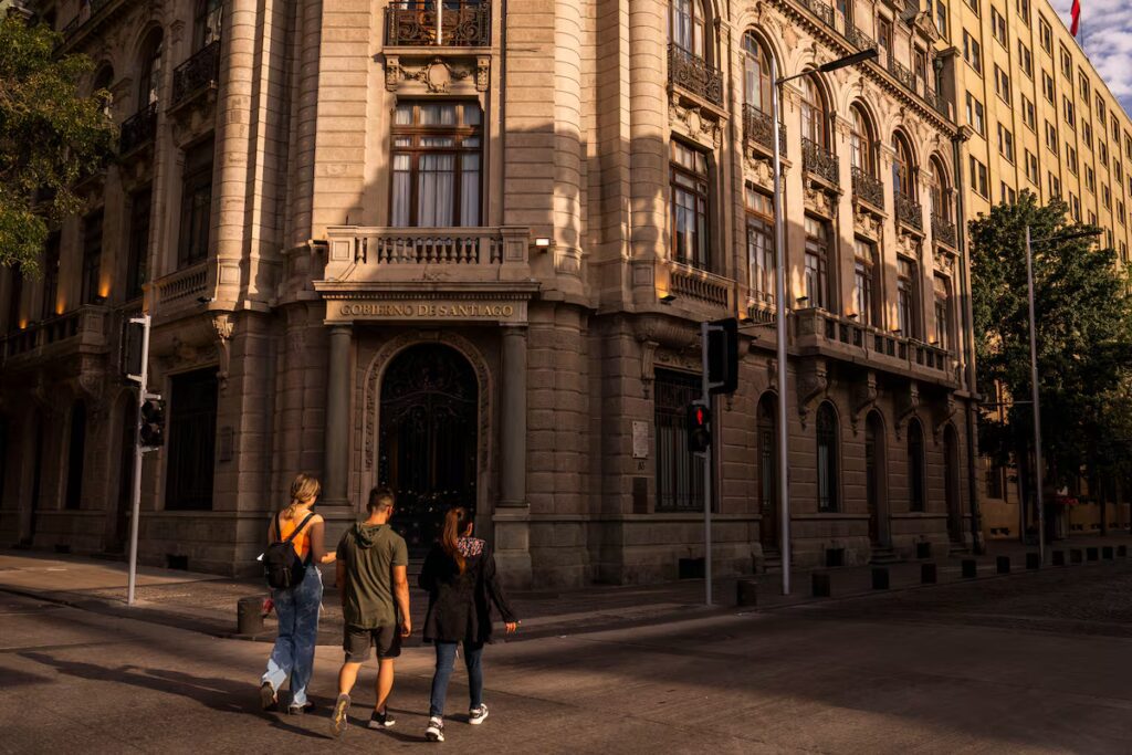 Jóvenes buscan respuestas en la nueva ola de la derecha