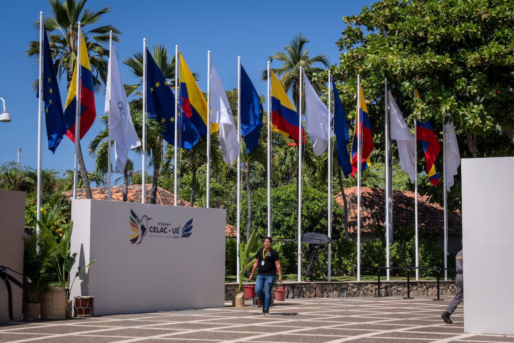 La Unión Europea y CELAC se encuentran en Colombia, desafiando a Trump