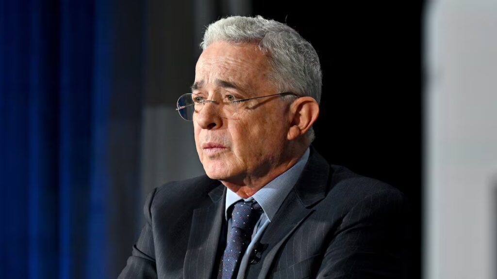 La condena por paramilitarismo de su hermano afecta electoralmente a Álvaro Uribe