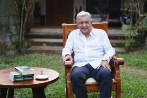 López Obrador presenta su nuevo libro y anima a leerlo en España