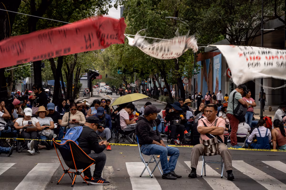 Maestros mexicanos anuncian paro nacional de dos días por pensiones en crisis
