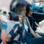 Maribel Vilaplana retira su coche horas después de la dana en El Ventorro