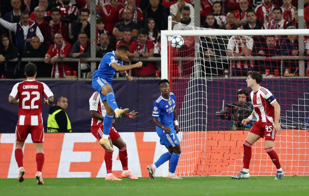 Mbappé brilla con tres goles en siete minutos y remonta para el Real Madrid