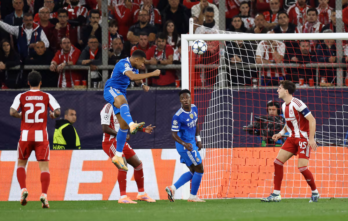 Mbappé brilla con tres goles en siete minutos y remonta para el Real Madrid