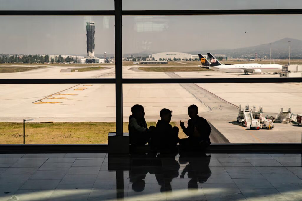 México permite a EE. UU. expandir su influencia en el aeropuerto de CDMX