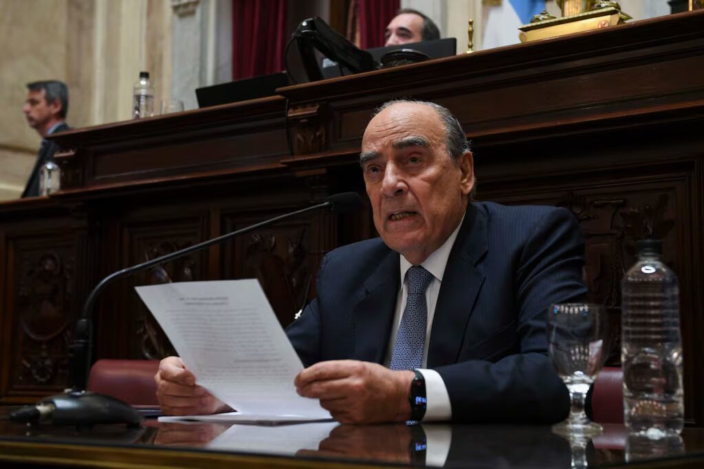 Milei enfrenta crisis: renuncia su jefe de Ministros por presiones internas