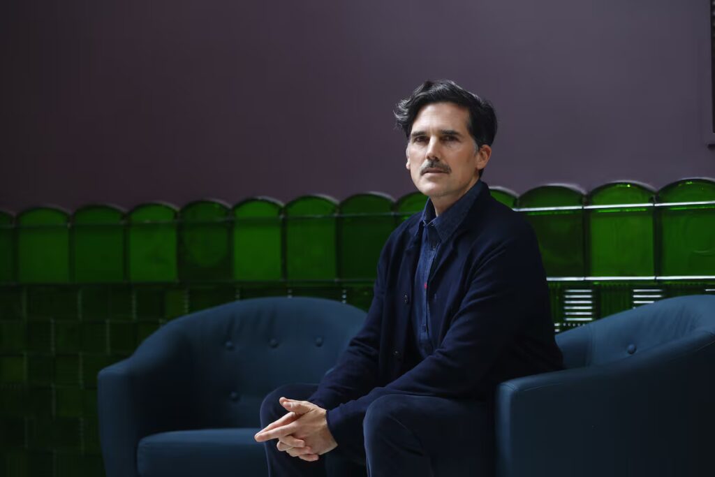 Pablo Maurette conquista el Premio Herralde con su impactante novela "La motosierra"