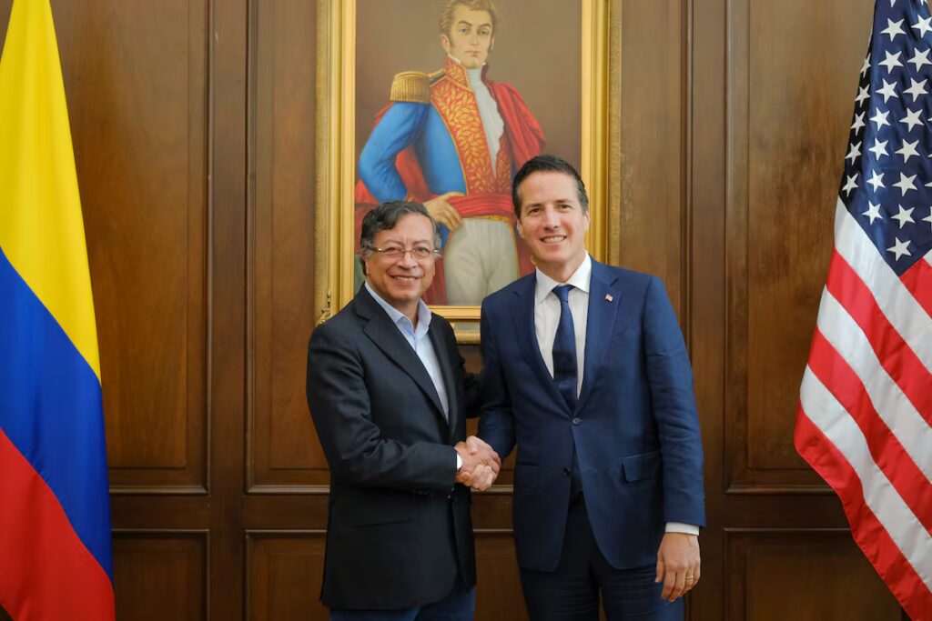 Petro denuncia 'vendetta' de los hermanos de Bernie Moreno