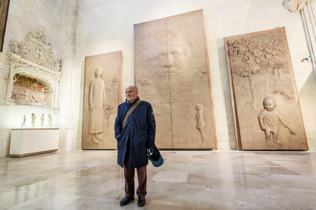 Polémicas puertas de Antonio López se exhiben en la catedral de Burgos