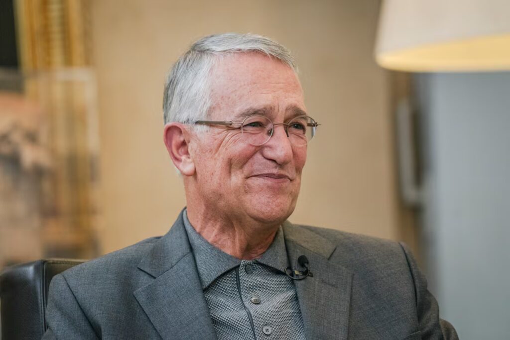 Ricardo enfrenta desafíos en medio de la guerra