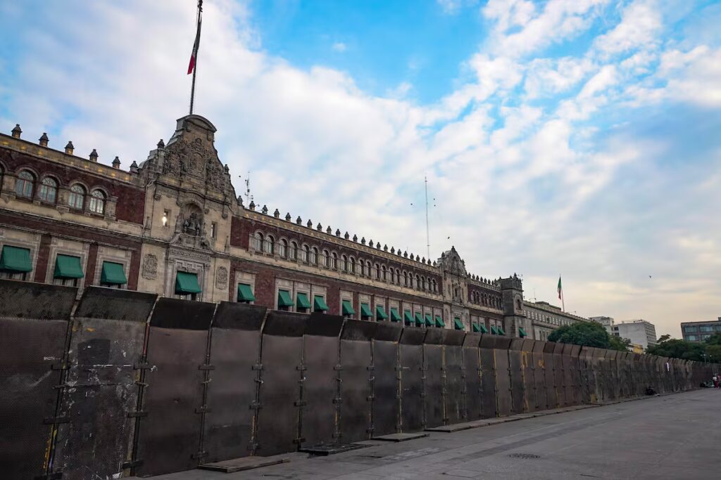 Sheinbaum defiende Palacio Nacional y critica a la generación Z: 'No llegan ni a chavorrucos'