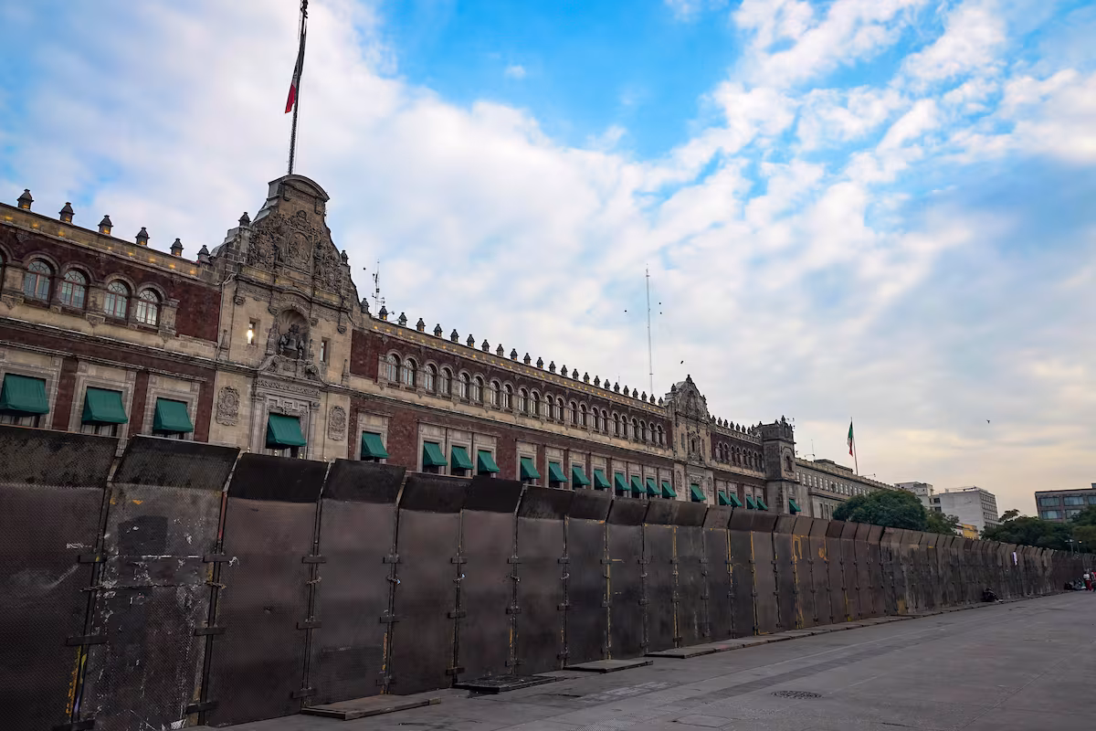 Sheinbaum defiende Palacio Nacional y critica a la generación Z: 'No llegan ni a chavorrucos'