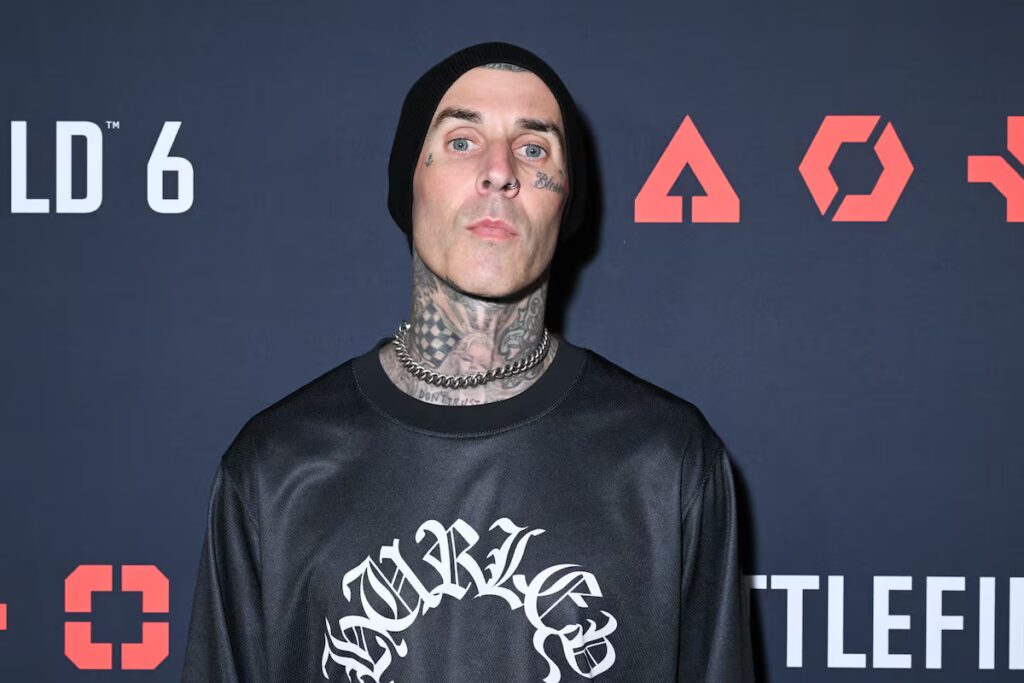 Travis Barker de Blink-182 presenta su nueva línea de bienestar con Doctor Simi