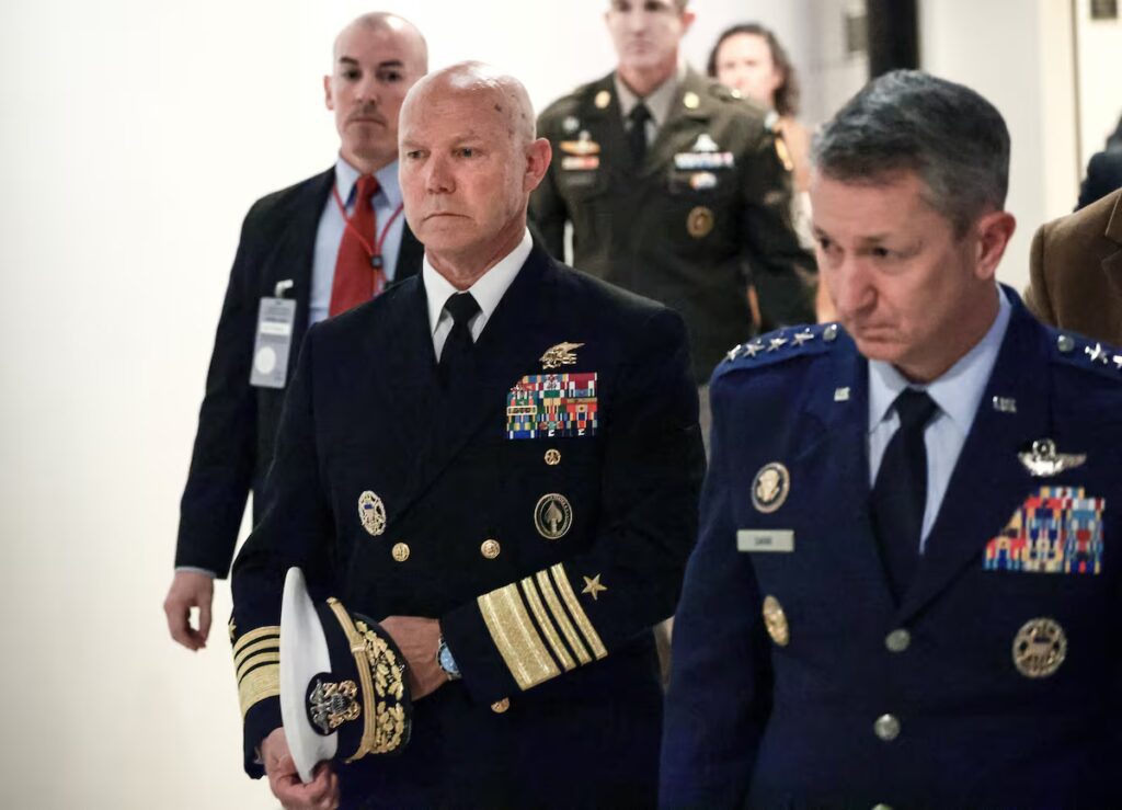 Almirante desmiente en el Congreso orden de Hegseth para rematar a supervivientes