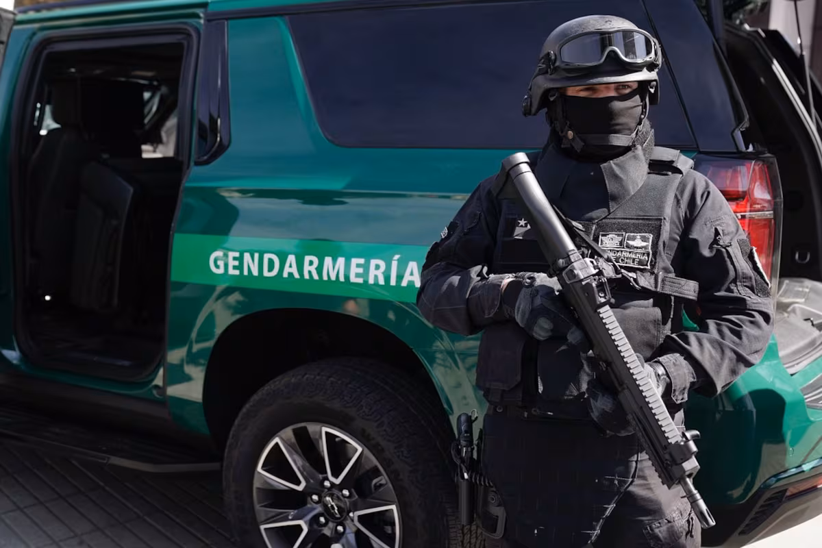 Cae red de corrupción en cárceles chilenas: 44 gendarmes detenidos