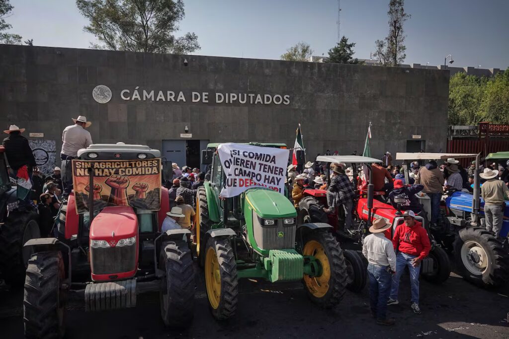 Campesinos de México intensifican protestas contra la Ley de Aguas de Sheinbaum