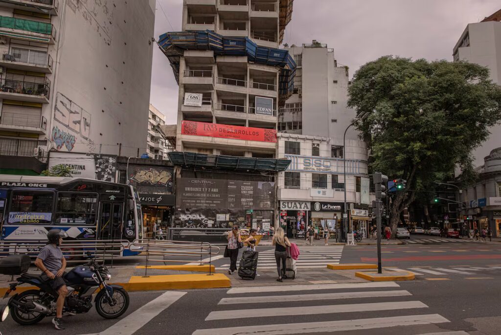 Cierre de 28 empresas diarias: la crisis industrial en Argentina se agrava