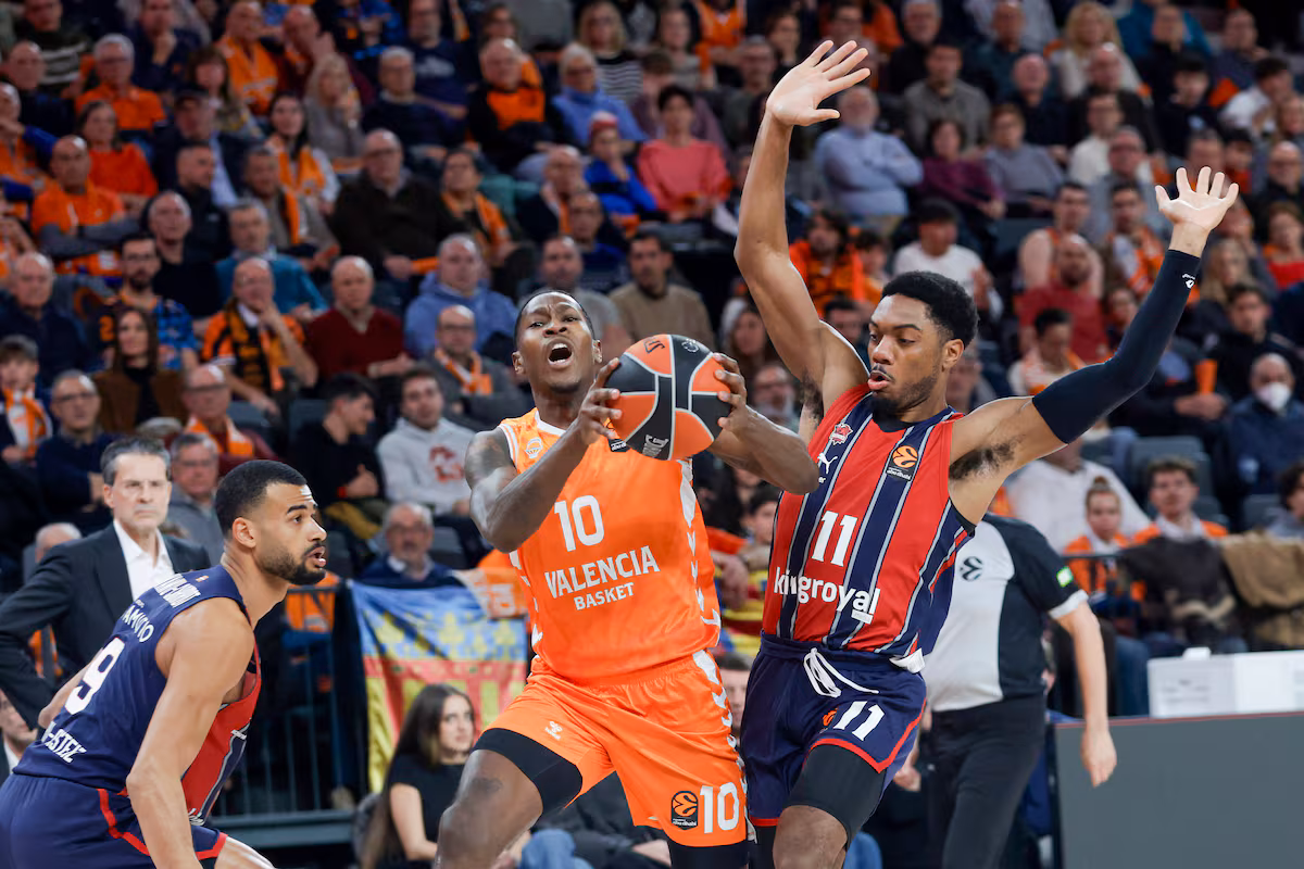 El Barça sucumbe en Turquía mientras el Valencia domina al Baskonia